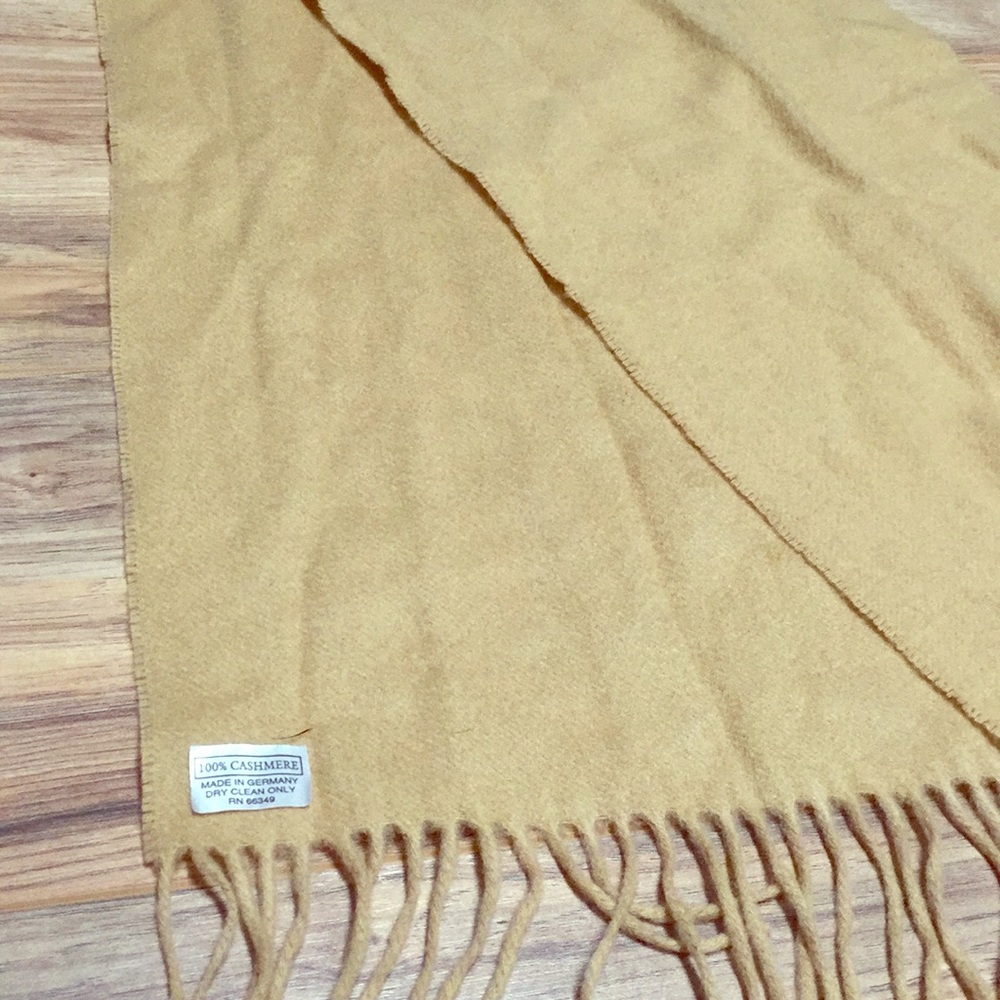 100% cashmere Joseph Abboud scarf!